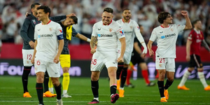 Sevilla-players-celebrate-at-the-end-of-the-Europa-League-quarter-finals-second-leg-soccer-match-between-Sevilla-and-Manchester-United-1040x572.jpg